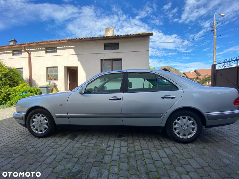 Mercedes-Benz Klasa E 250 TD Elegance - 5