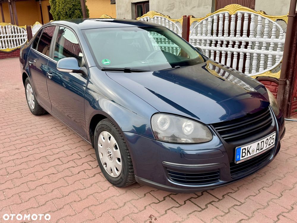 Volkswagen Jetta - 2