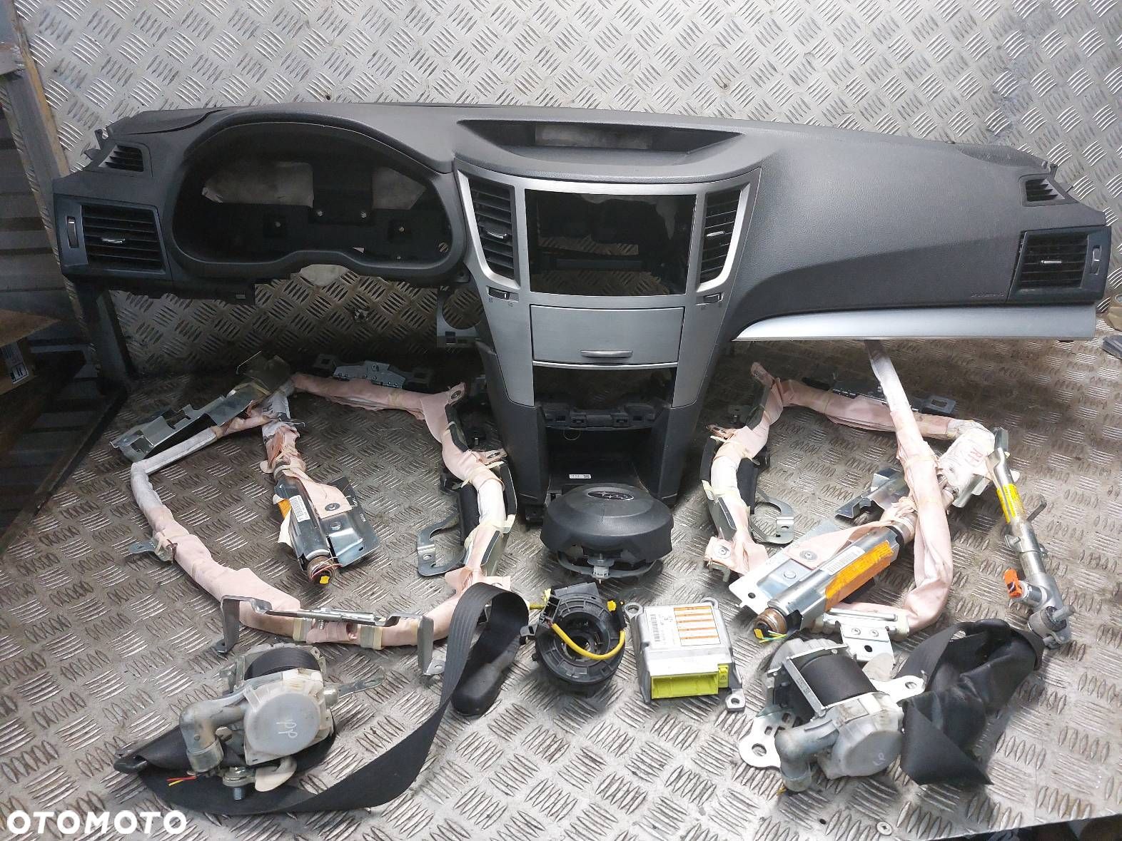 ZESTAW POSTRZAŁOWY KOKPIT SUBARU LEGACY V 2012R - 1