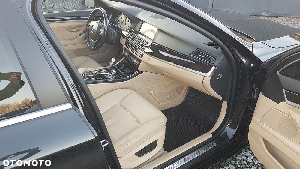 BMW Seria 5 520d xDrive - 29