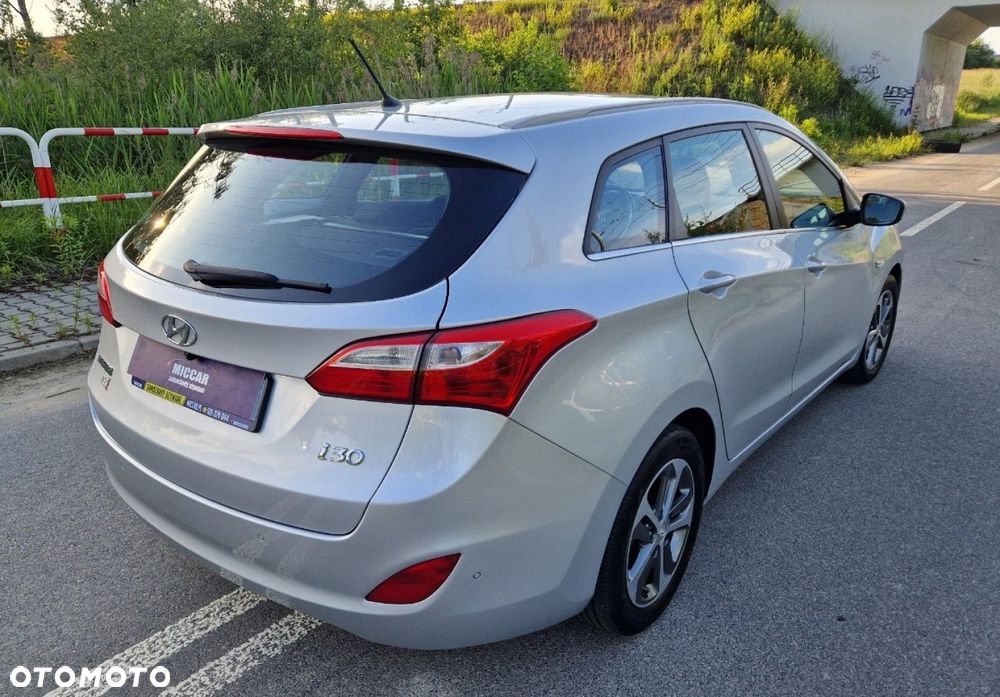 Hyundai i30 blue Kombi 1.6 GDi YES Silver - 8
