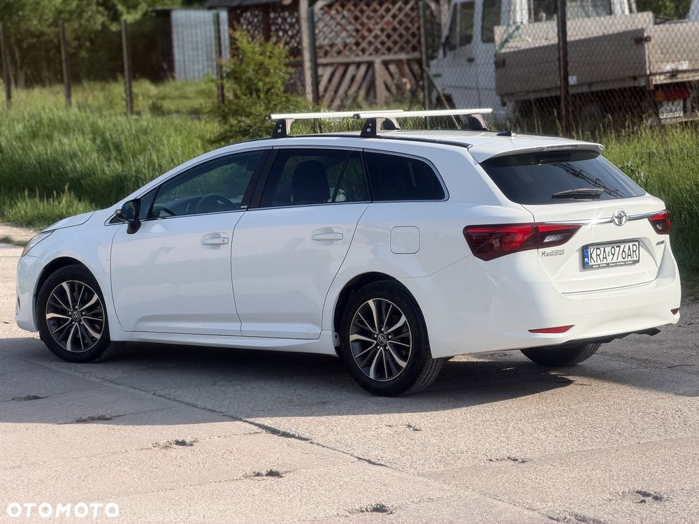 Toyota Avensis 2.0 D-4D Premium - 19