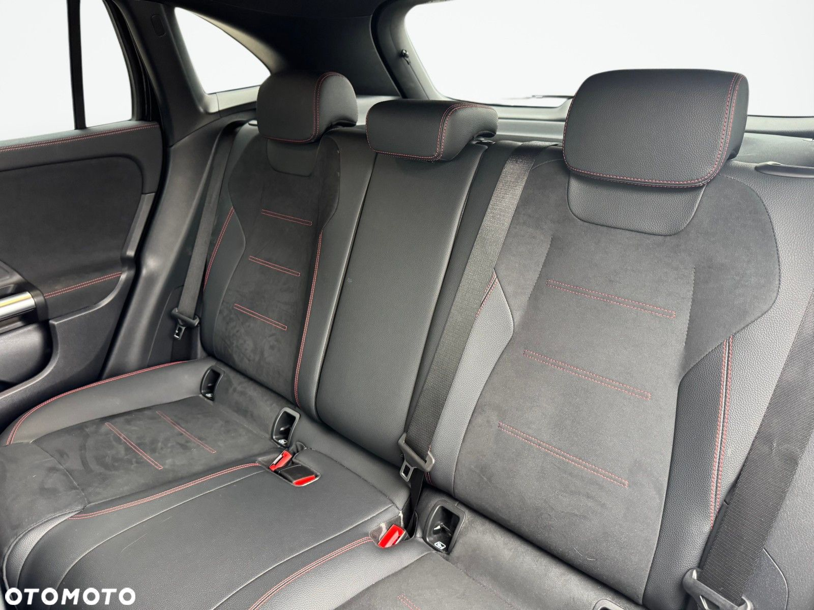 Mercedes-Benz GLA - 12