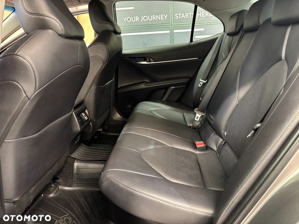 Toyota Camry 2.5 Hybrid Executive CVT - 8