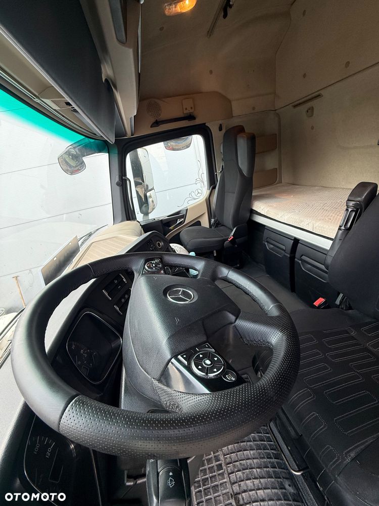 Mercedes-Benz Actros MP4 - 11