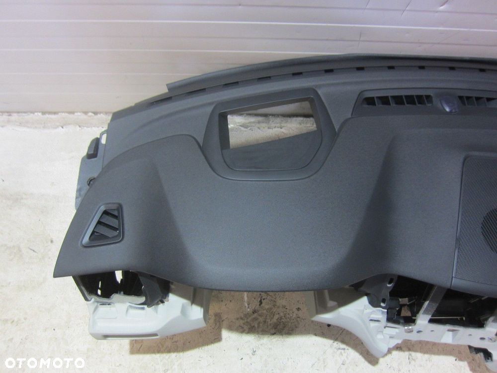 VOLVO XC60 II KONSOLA ROZDZIELCZA DESKA HEAD UP JASNA SZARA ORYGINAŁ - 2