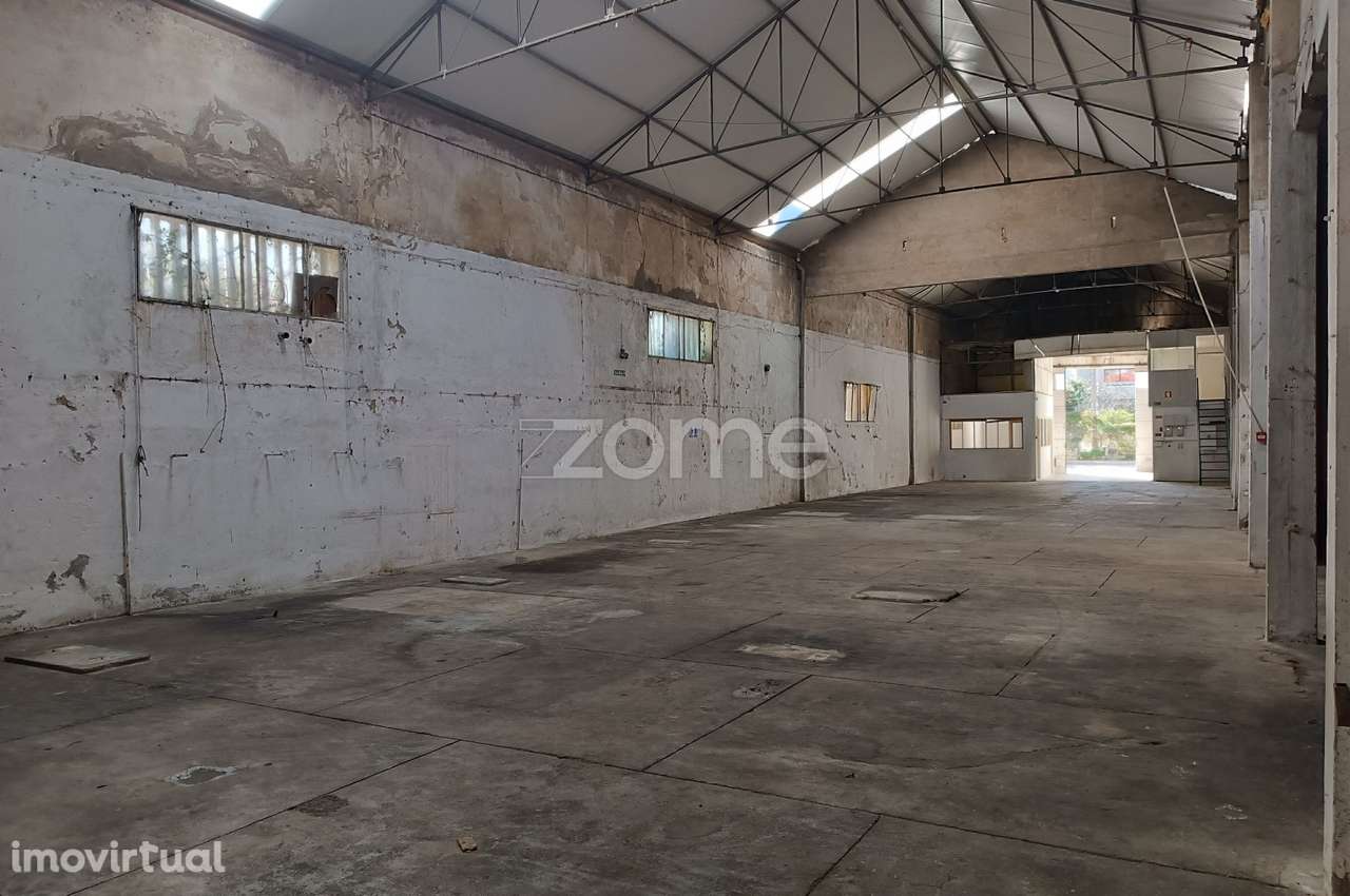 ARMAZÉM com 423m² em Custóias – Localização Estratégica - Grande imagem: 2/15