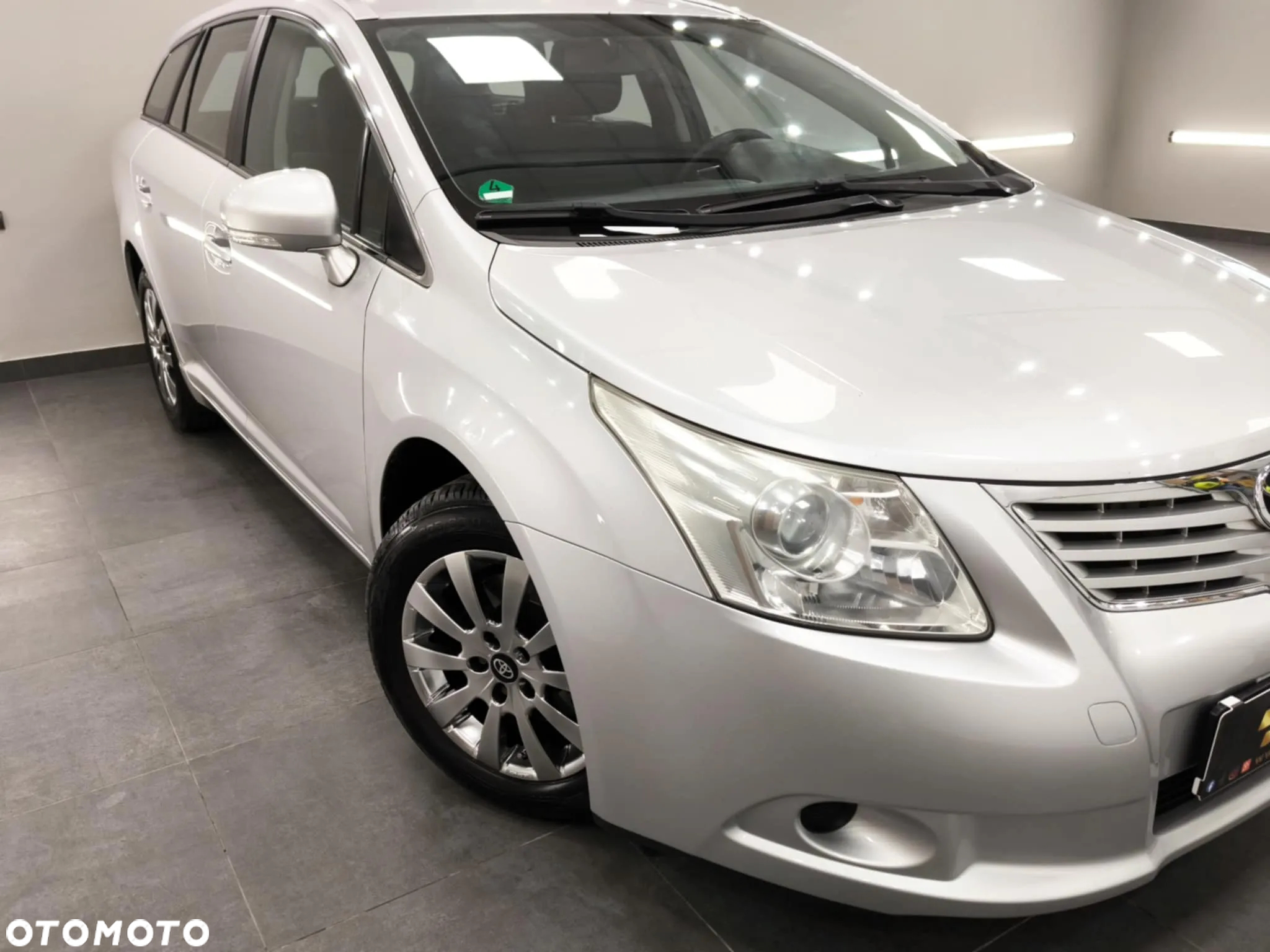 Toyota Avensis Combi 1.6 - 35