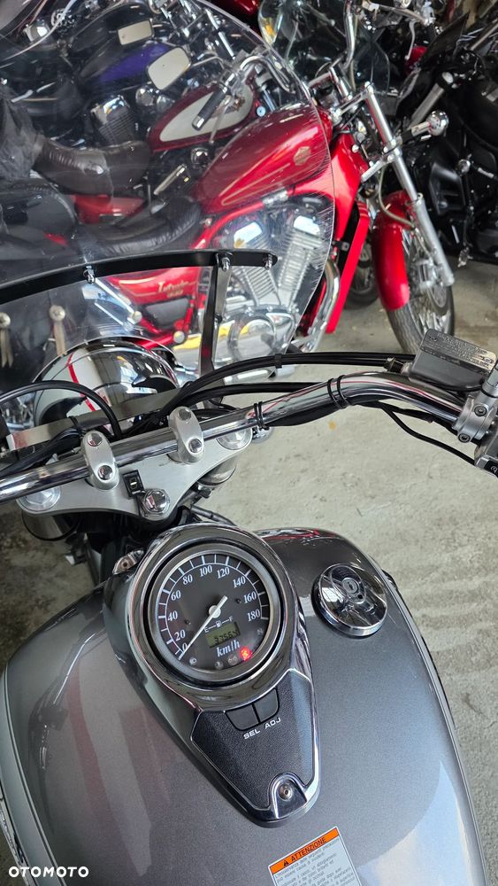 Suzuki Intruder - 23