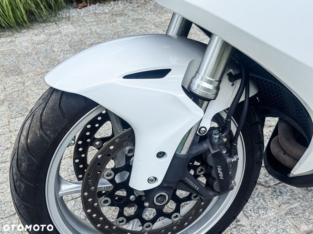 Honda VFR - 13