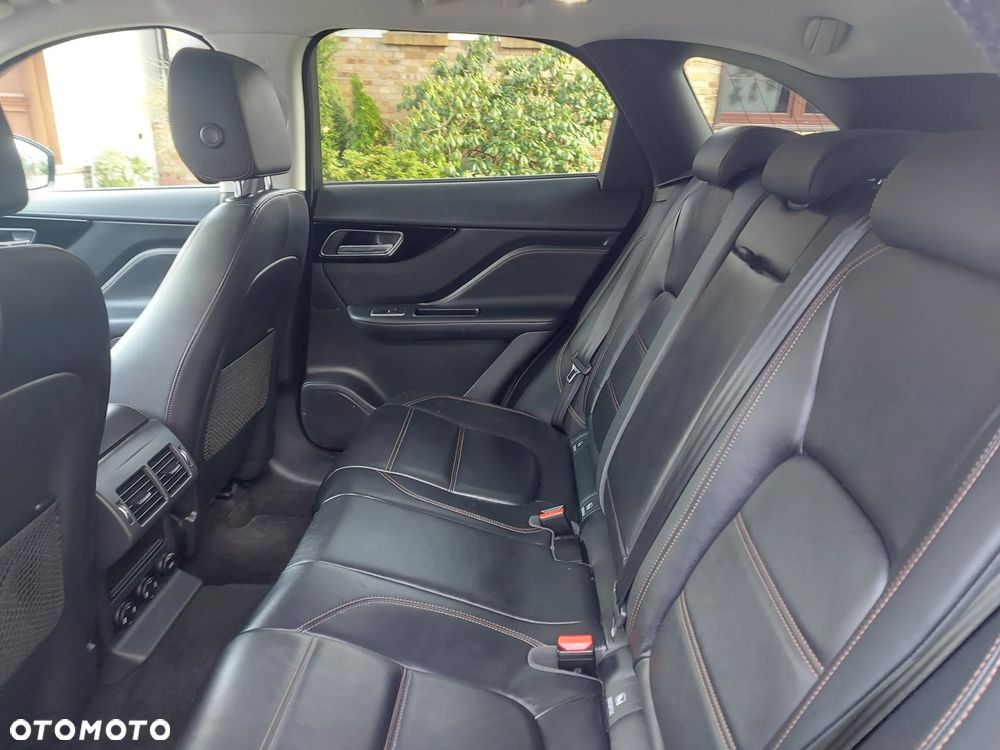 Jaguar F-Pace 2.0 i4D AWD Prestige - 9