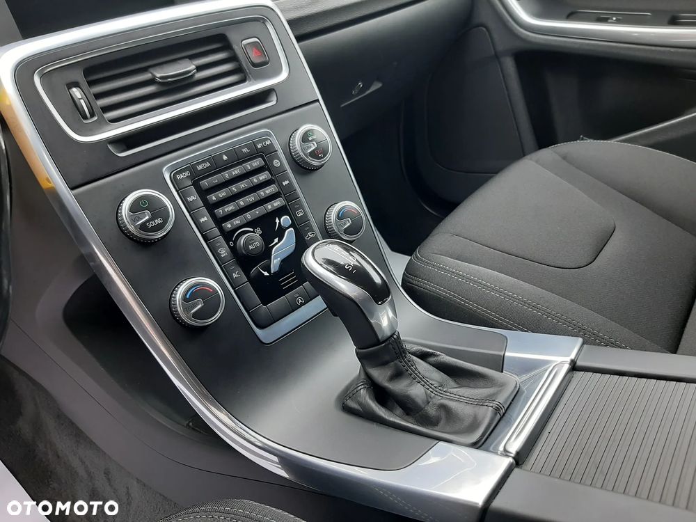 Volvo V60 D2 Momentum - 19