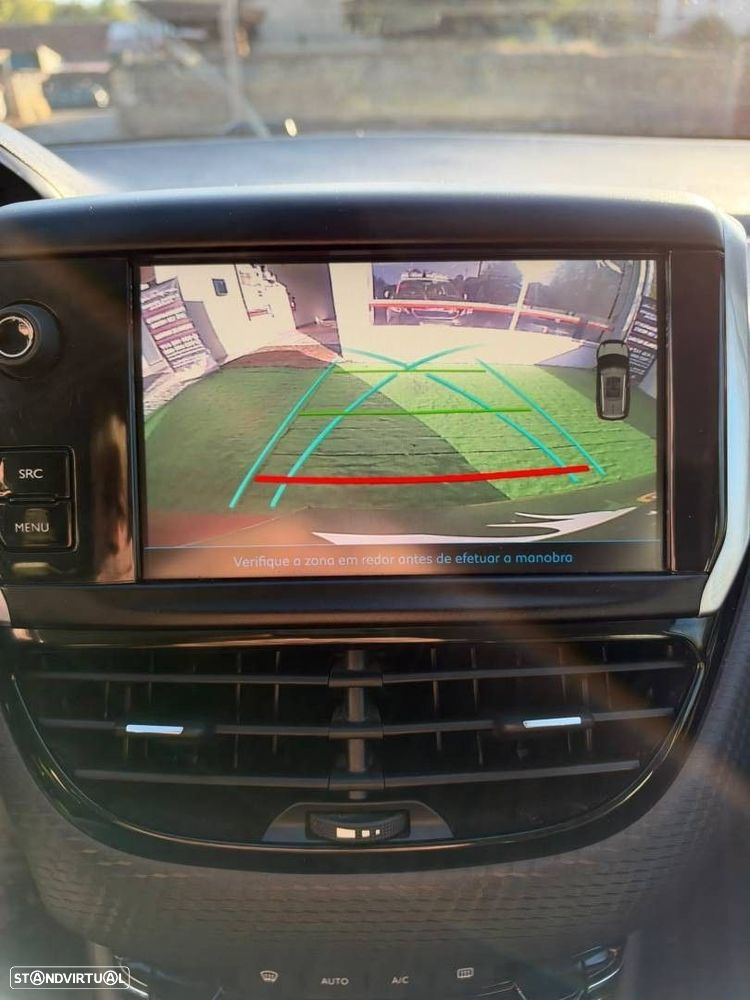 Peugeot 2008 1.2 PureTech Allure EAT6 - 11