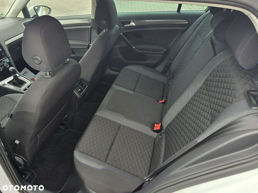 Volkswagen Golf - 19