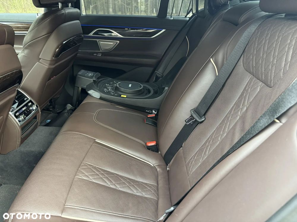 BMW Seria 7 750i xDrive - 13