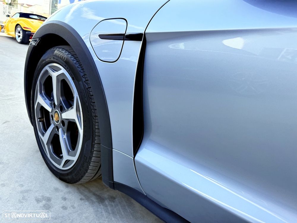 Porsche Taycan Cross Turismo 4 - 54