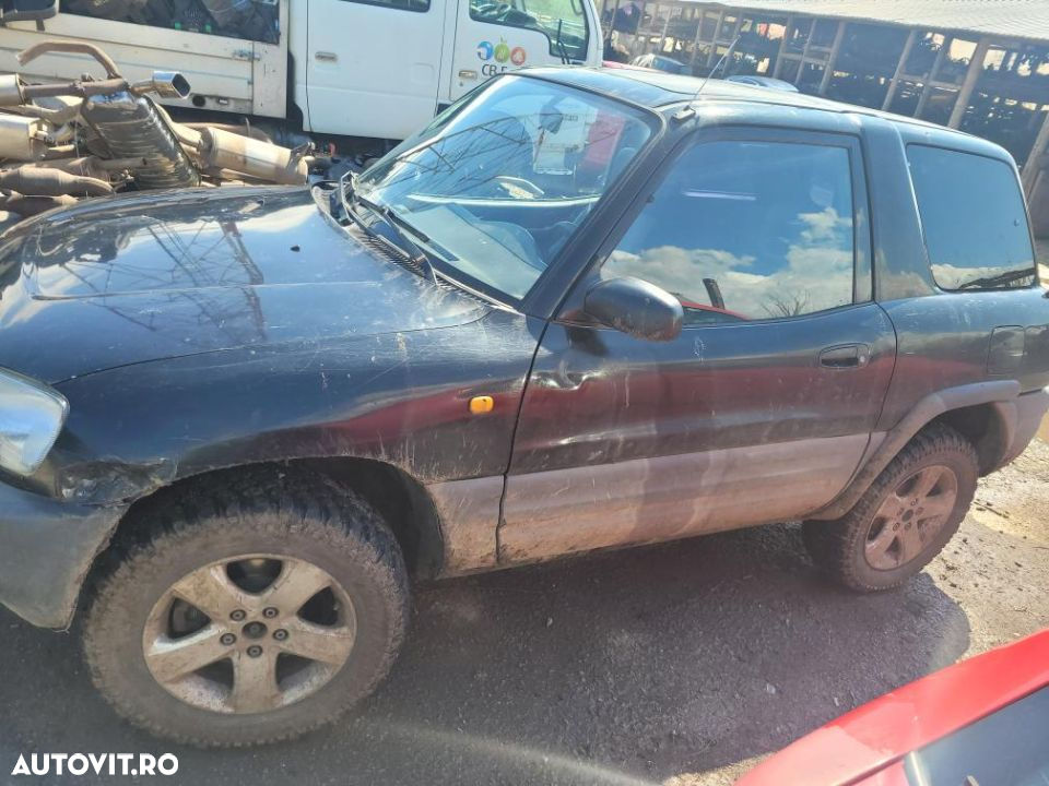 dezmembrez toyota Rav - 3