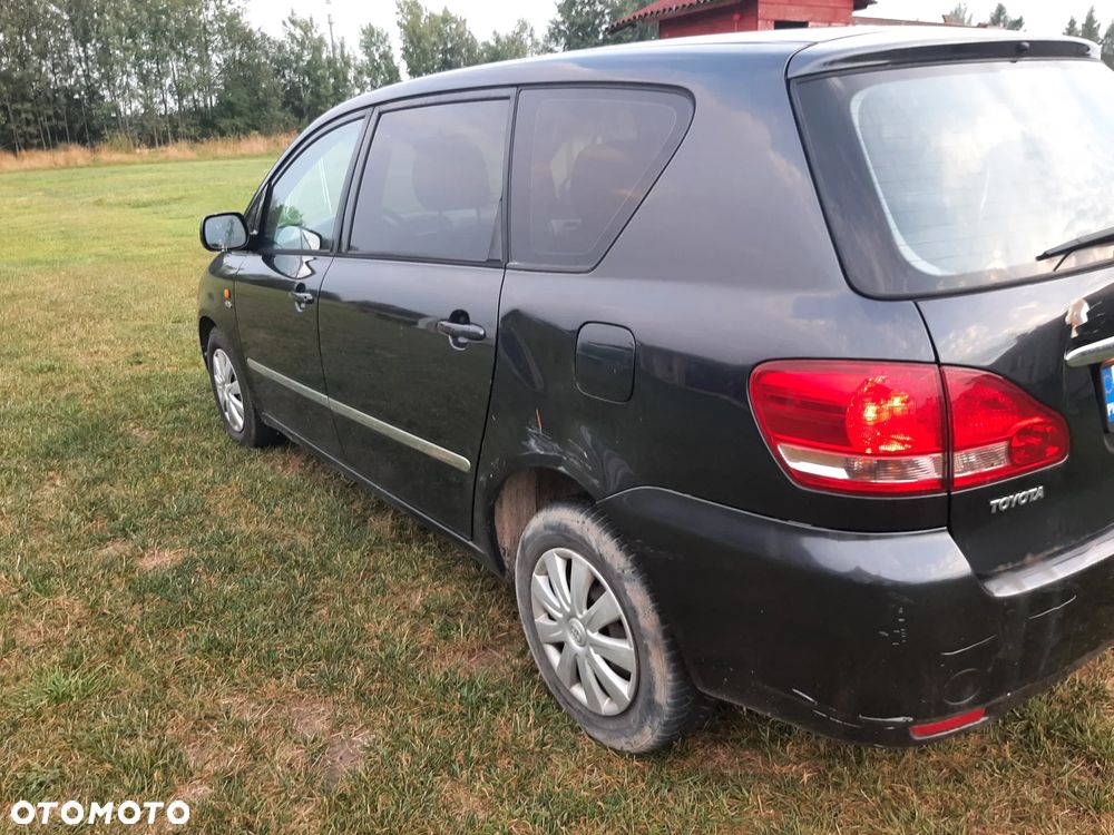 Toyota Avensis Verso 2.0 D-4D - 7