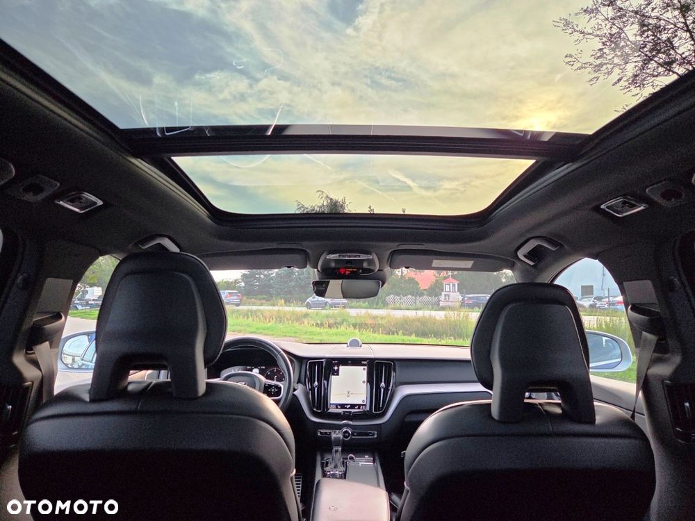 Volvo XC 60 D5 AWD Geartronic RDesign - 12