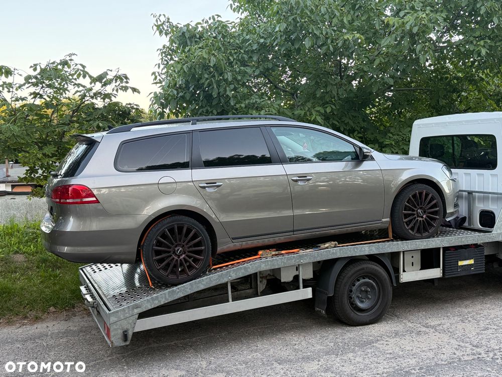 Volkswagen Passat - 1