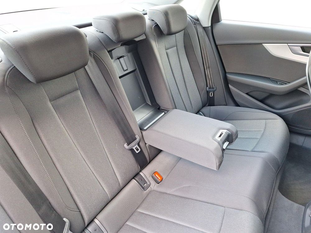 Audi A4 Limousine - 12