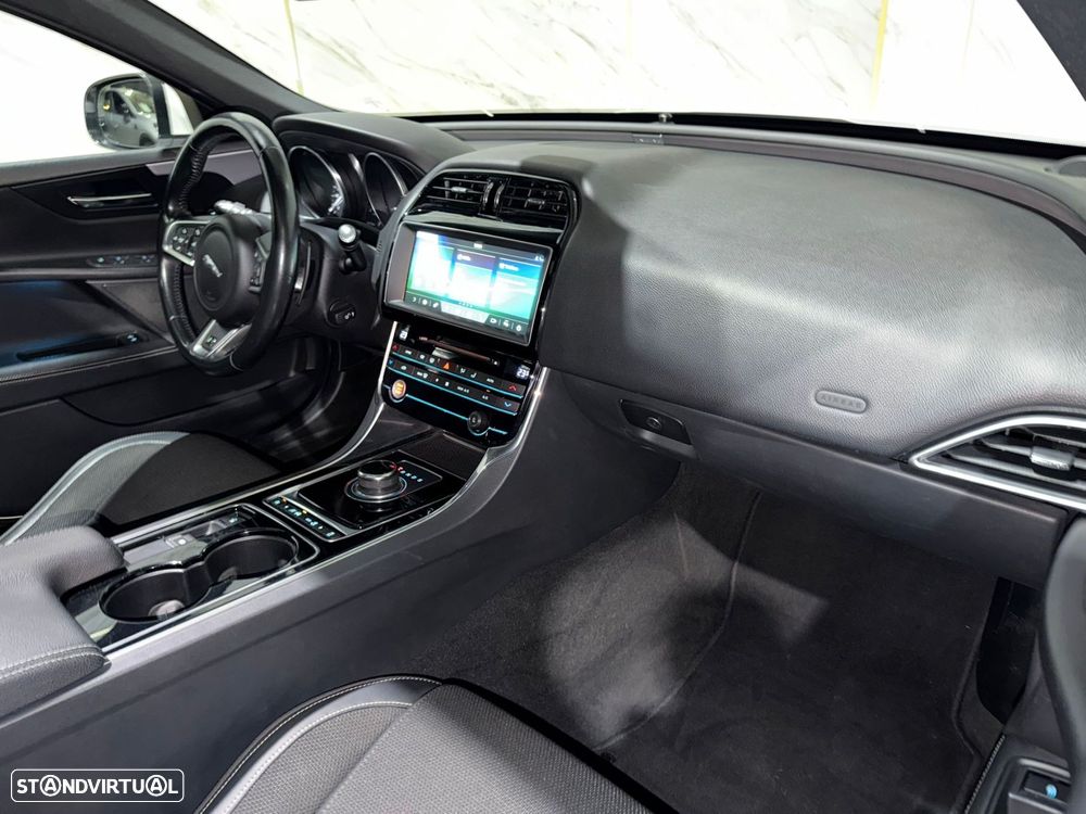 Jaguar XE 2.0 D R-Sport Aut. - 13