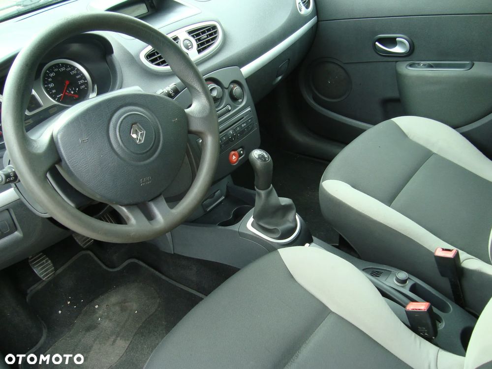 Renault Clio - 9