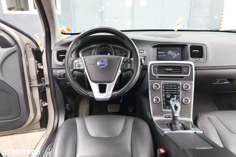Volvo V60 D6 Plug-In-Hybrid AWD Geartronic Momentum - 6