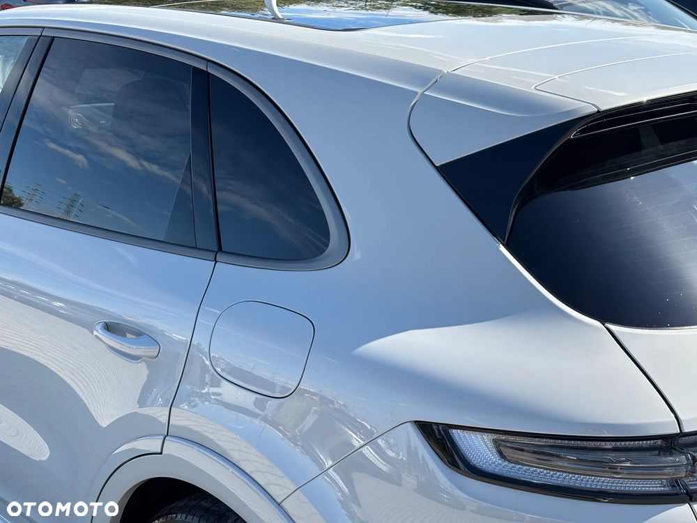 Porsche Cayenne Turbo E-Hybrid PHEV - 11