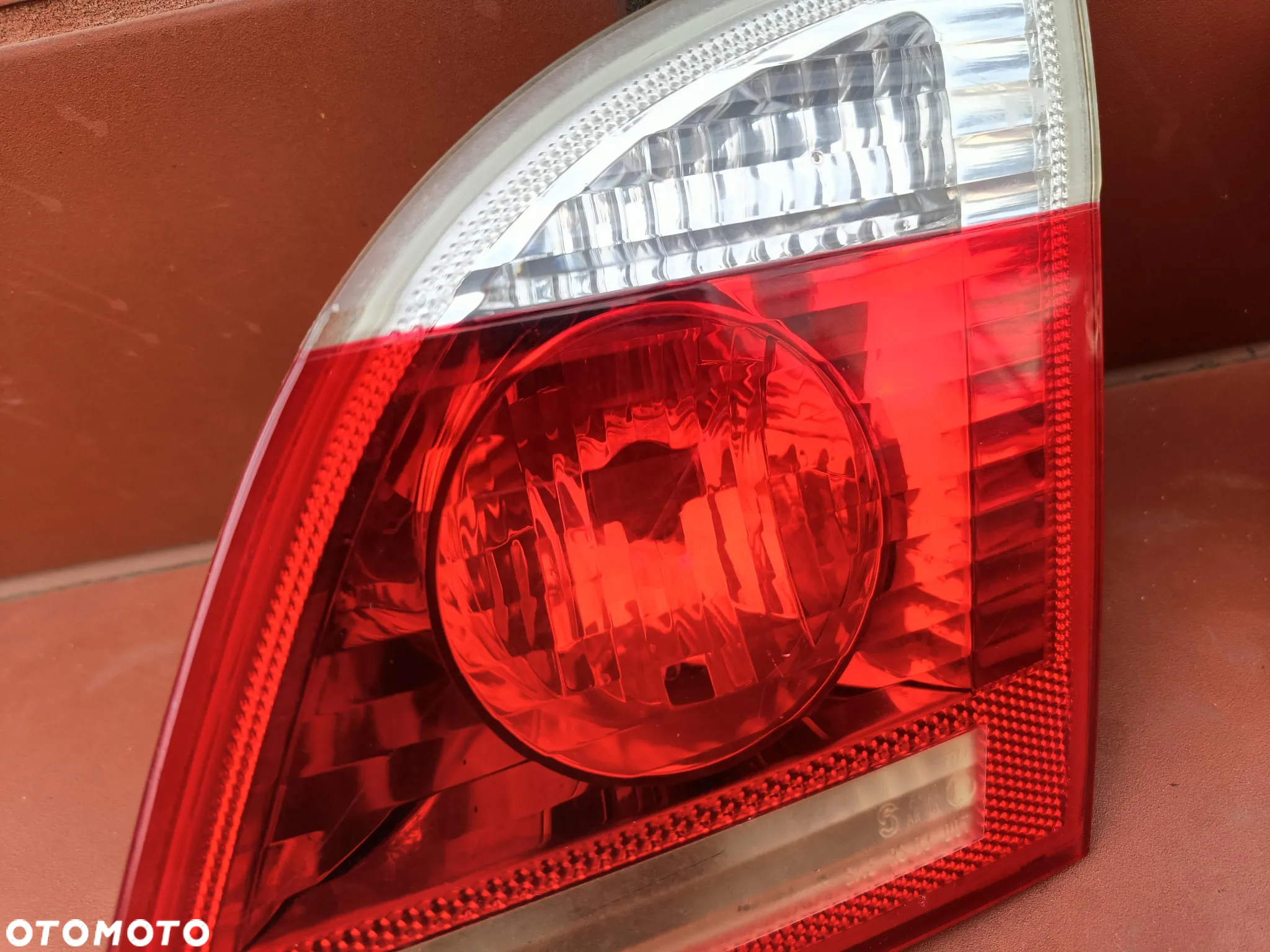 BMW E60 E61 KOMBI LAMPA TYLNA TYŁ W KLAPĘ LEWA PRAWA - 4