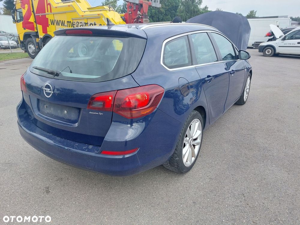 Opel Astra J kombi pas tylny wanna - 3