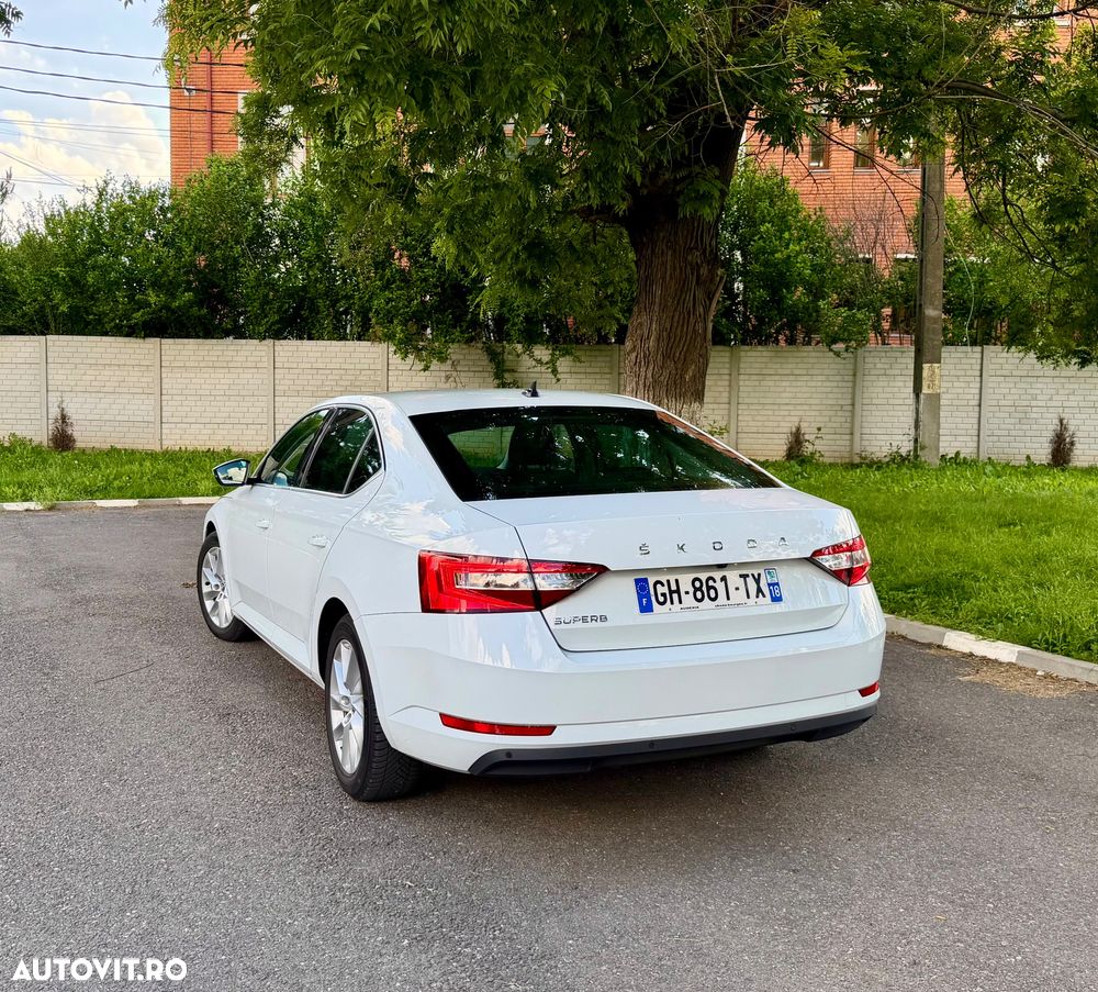 Skoda Superb 2.0 TDI DSG Premium Edition - 16