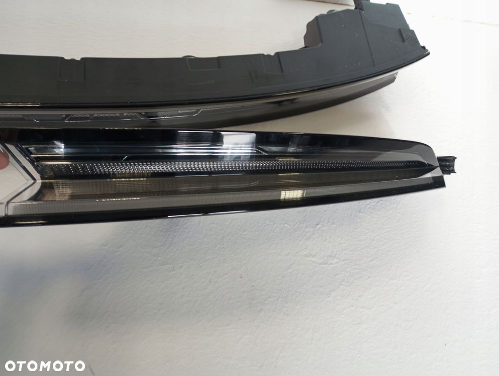 Lampa TYLNA PORSCHE TAYCAN PRAWA LEWA 9JA-945096-A 9JA945095-A 9JA-945082-F - 10