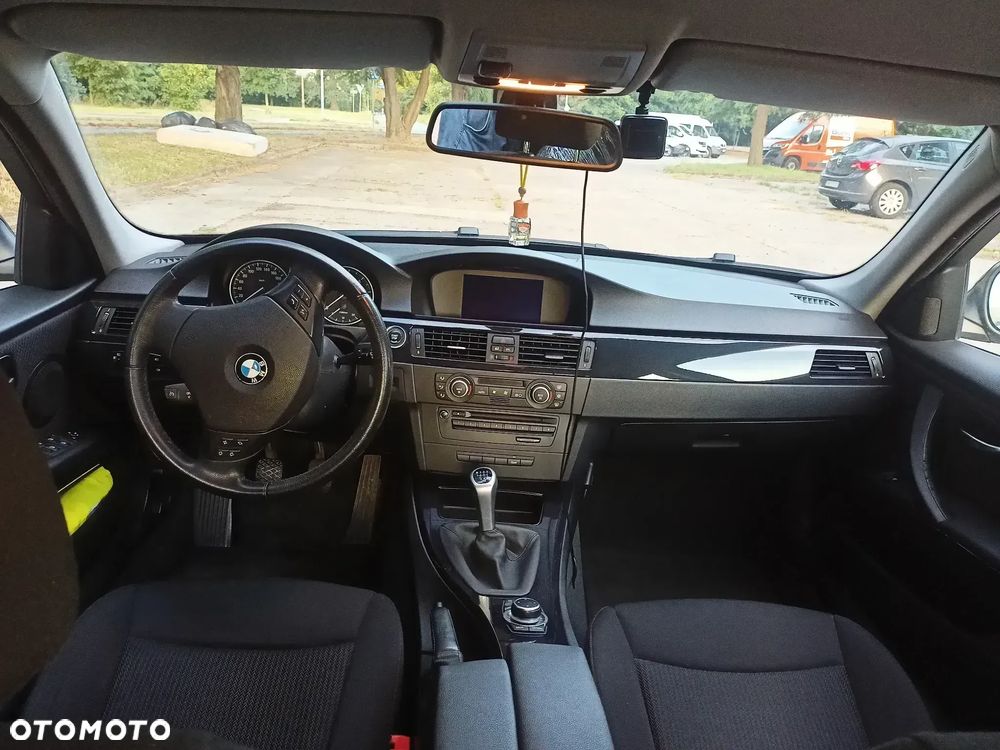 BMW Seria 3 320i - 16