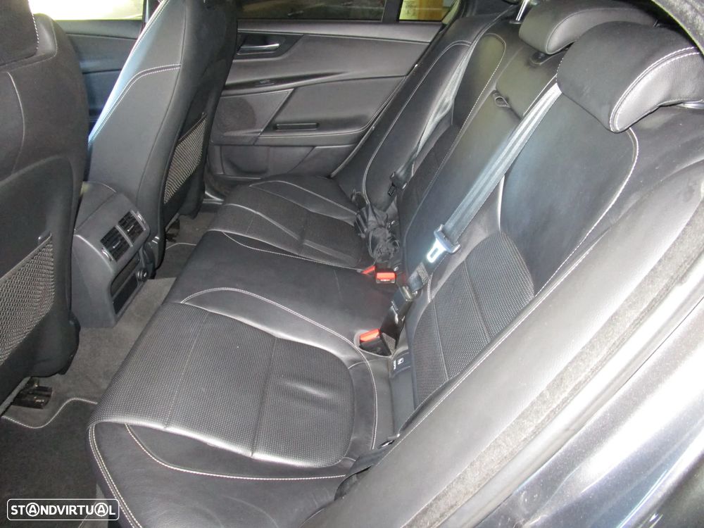 Jaguar XE 2.0 D R-Sport - 15