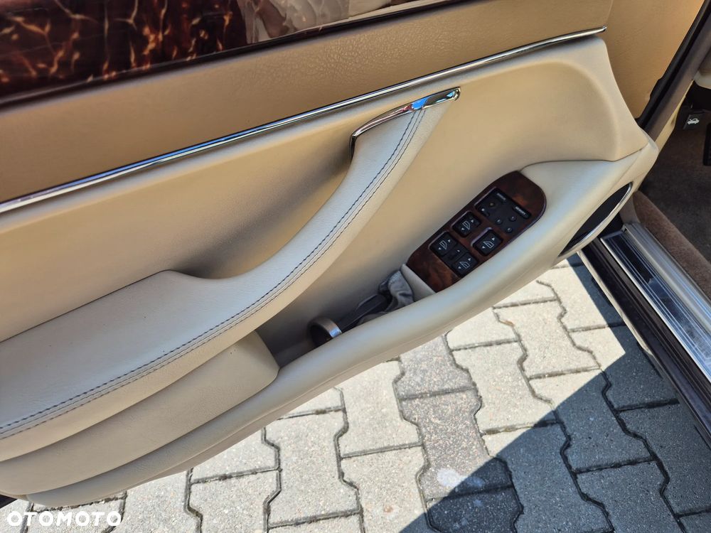 Jaguar XJ - 16
