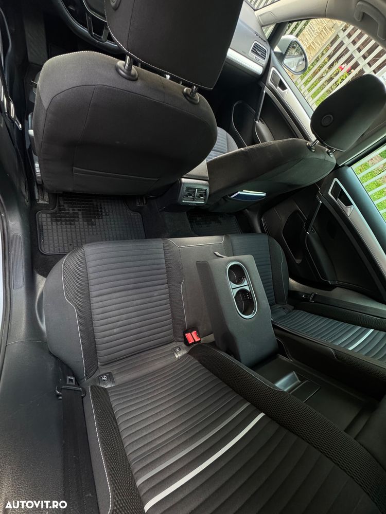 Volkswagen Golf - 11