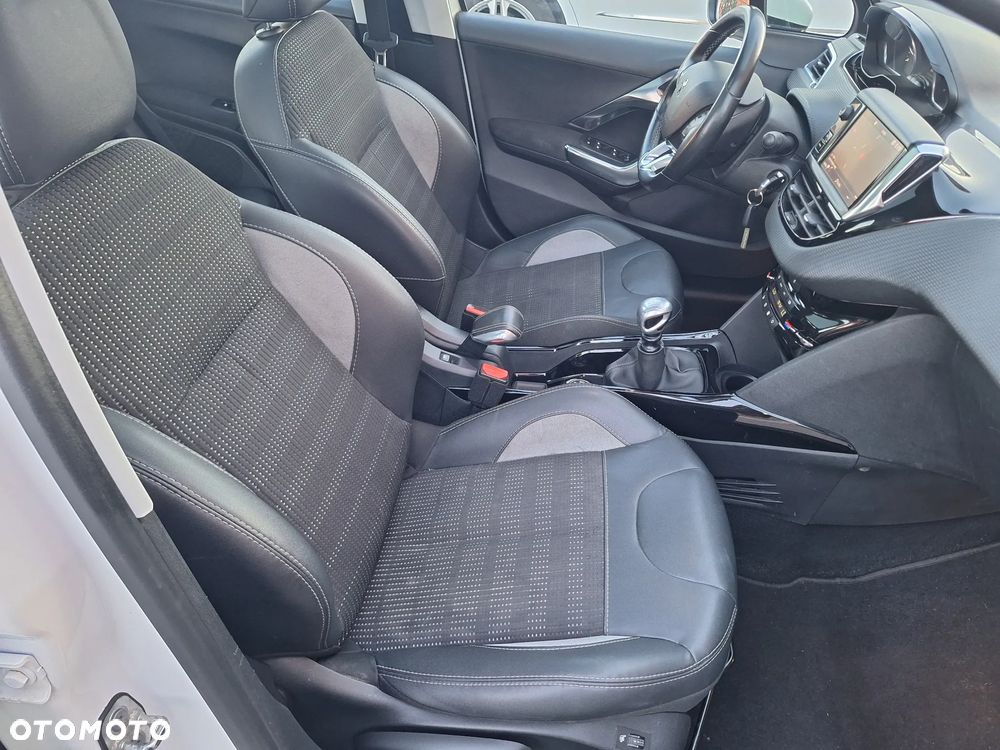 Peugeot 2008 BlueHDi FAP 120 STOP & START Crossway - 35