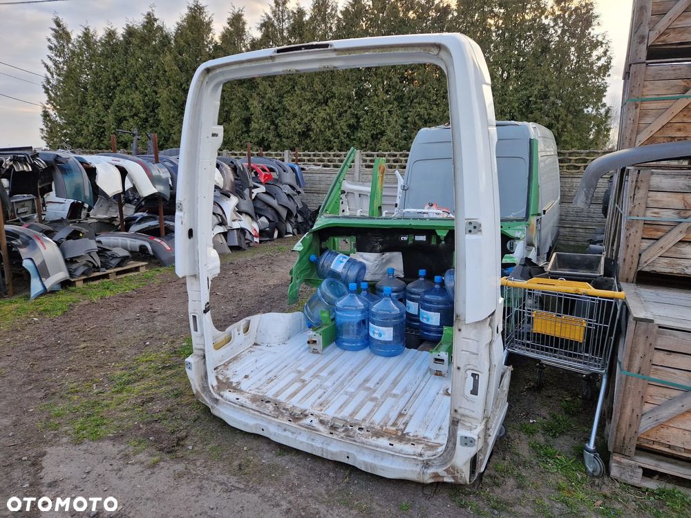 BELKA PAS TYLNY PODŁOGA SPRINTER 906 lift 2018r