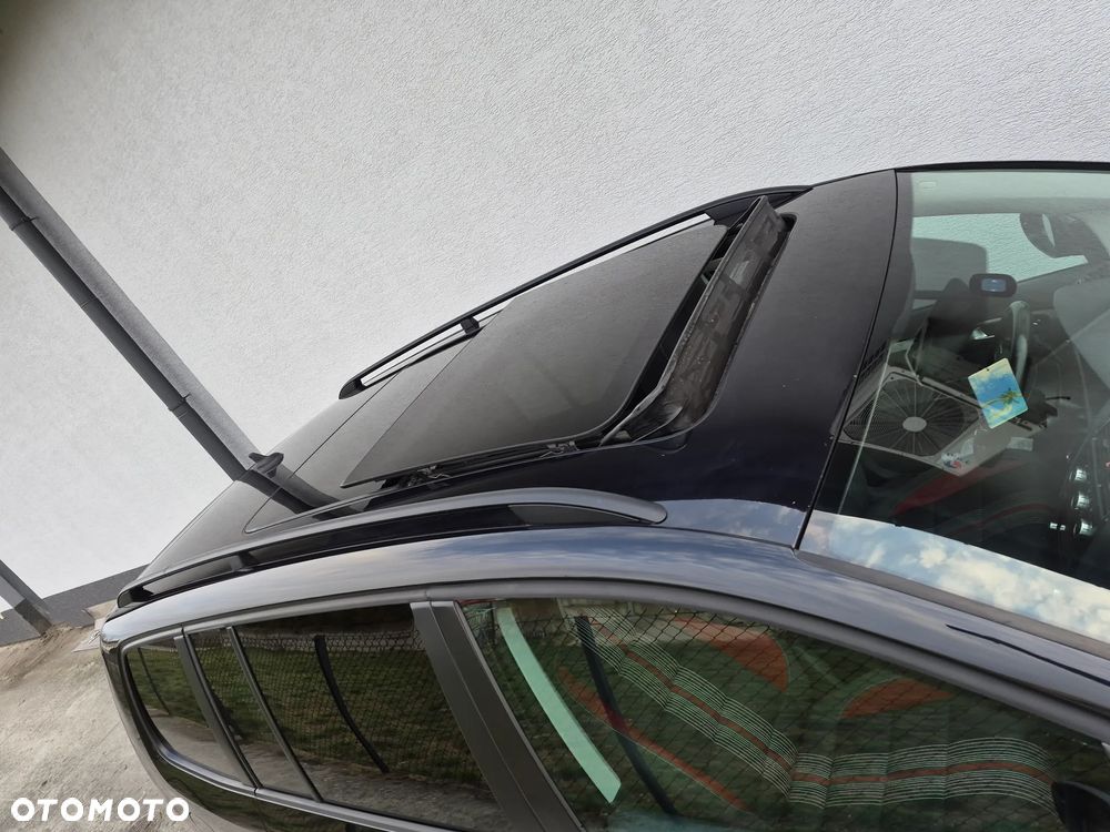 Volkswagen Touran 2.0 TDI DPF MATCH - 14
