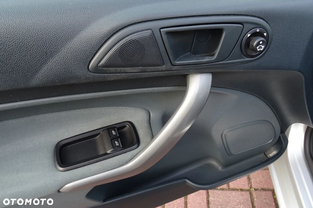 Ford Fiesta 1.25 SYNC Edition - 16