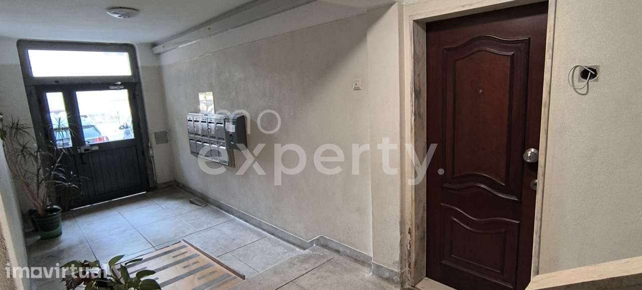 Apartamento T2 remodelado com cozinha equipada, em Benfica, Lisboa - Grande imagem: 3/22