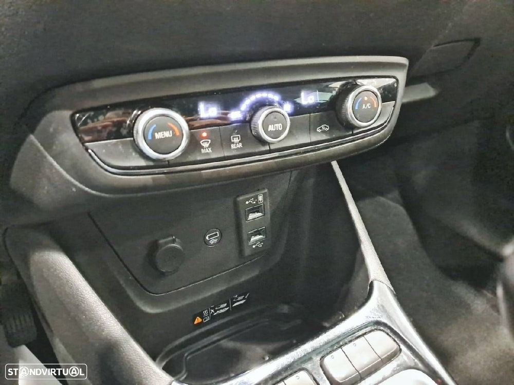 Opel Crossland 1.5 D Elegance — fotografia 18