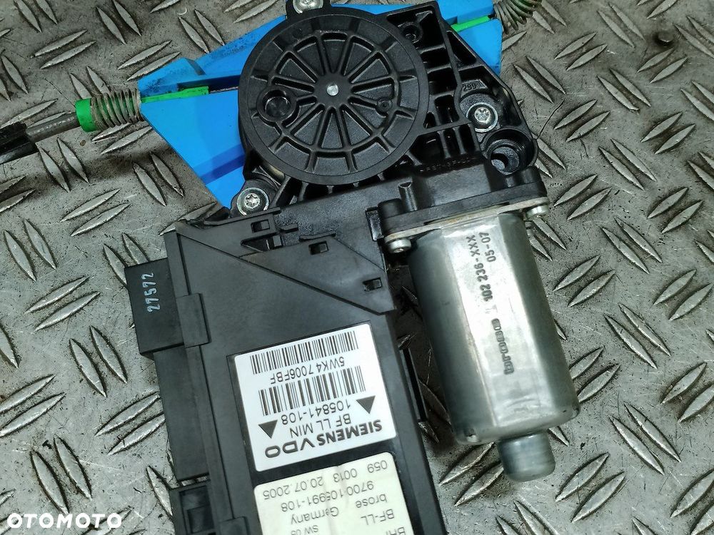 PODNOŚNIK SZYBY PRAWY PRZÓD AUDI A4 B7 8E0837462B - 2