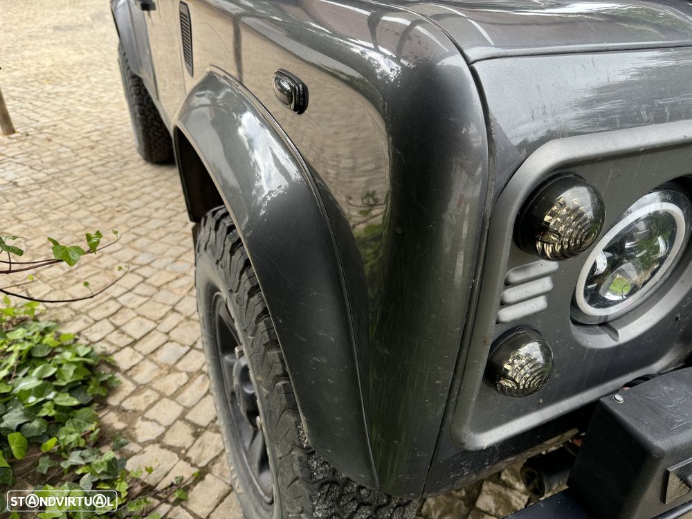 Land Rover Defender 110 - 10