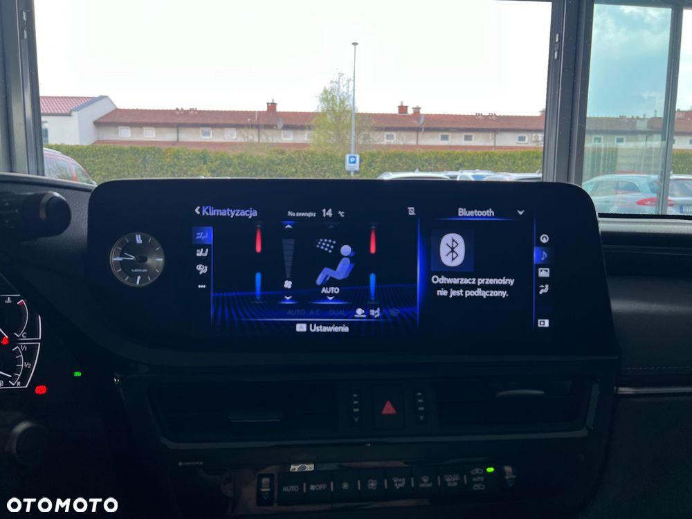 Lexus ES 300h Business Edition + - 29