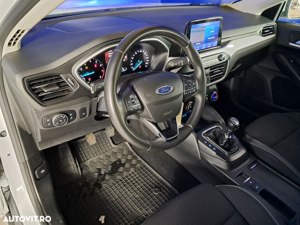 Ford Focus - 10