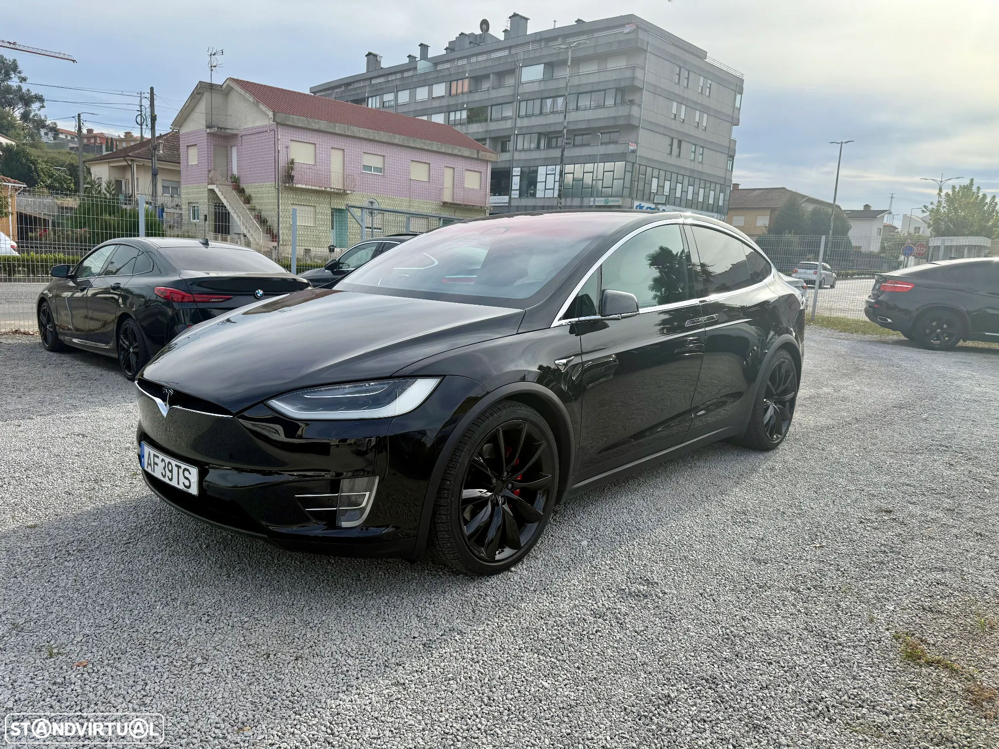 Tesla Model X - 3