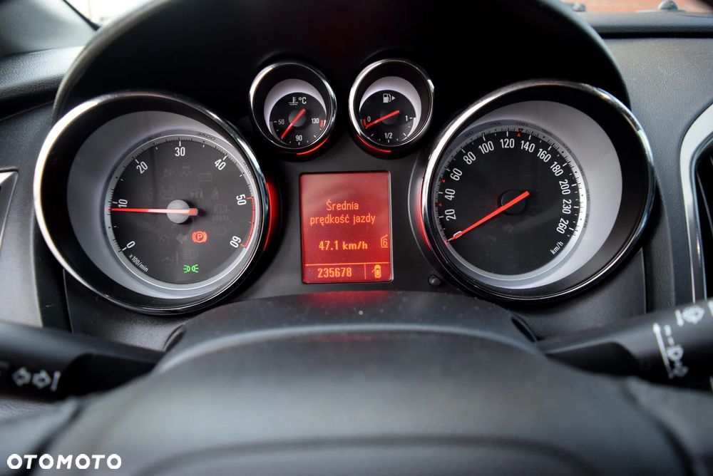 Opel Astra 2.0 CDTI DPF Cosmo - 21