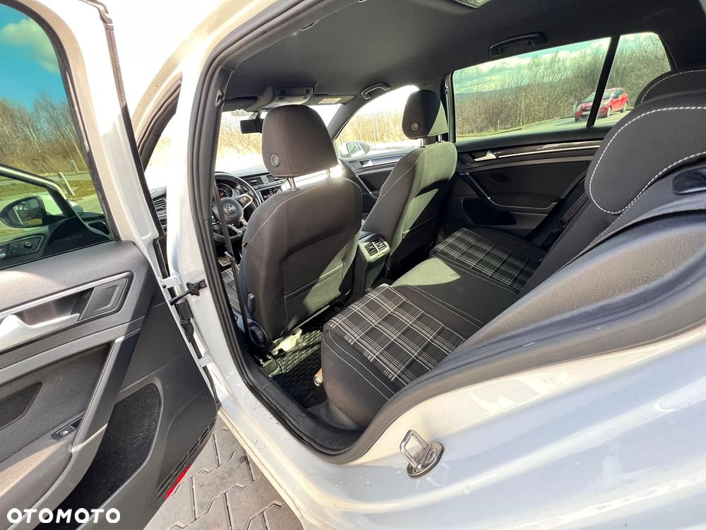 Volkswagen Golf - 8